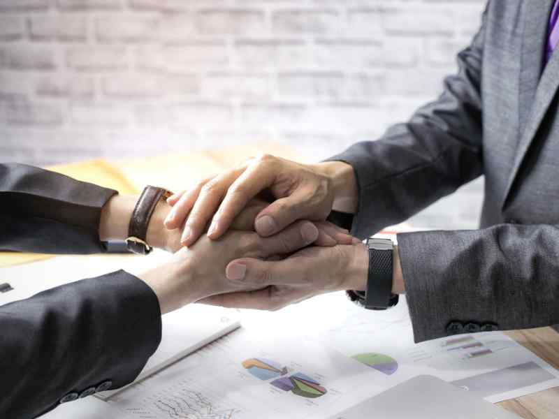 Kellner Construction Exceeds Client Expectations (Client shaking hands with a Kellner Construction representative)